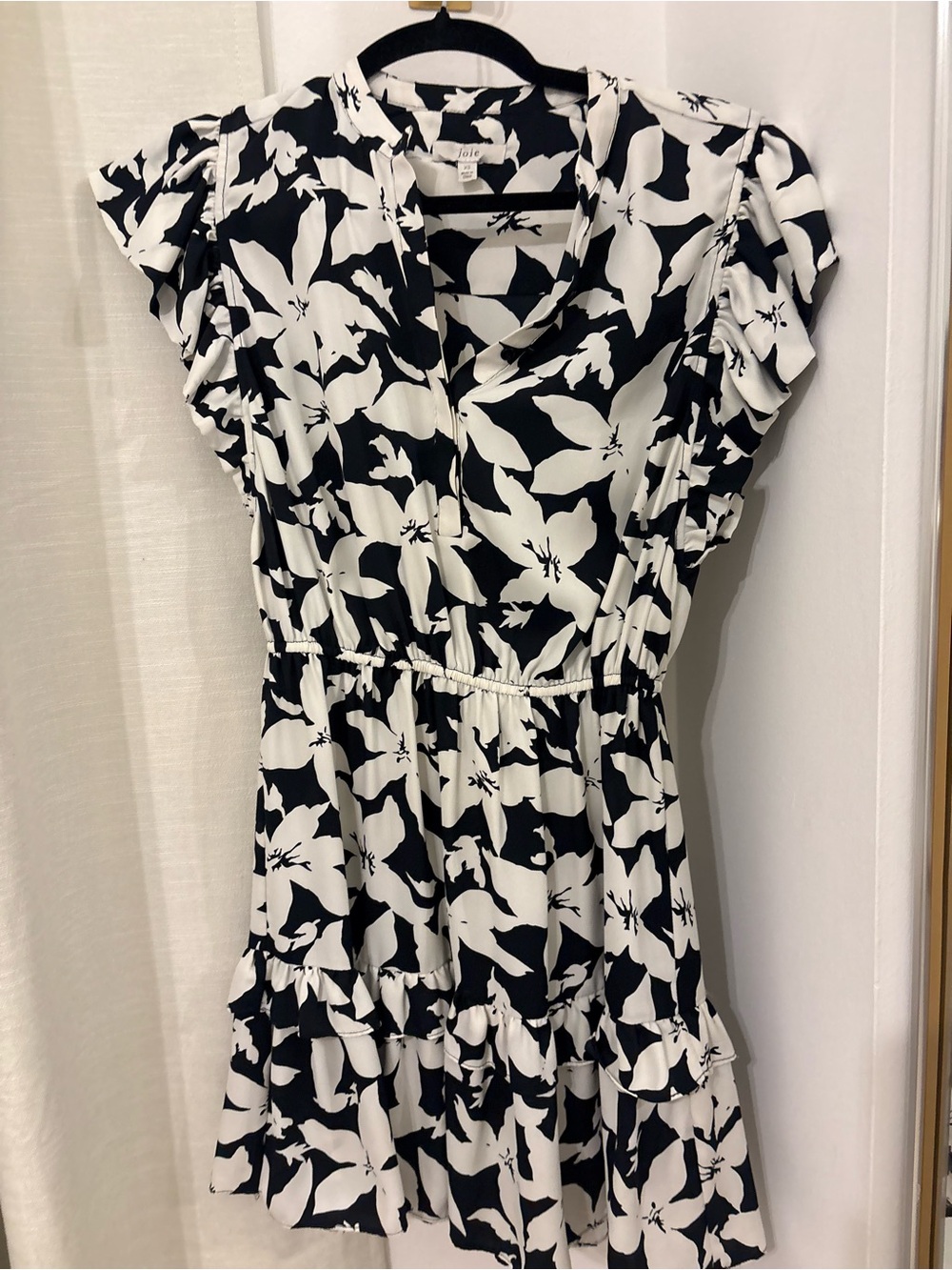 Joie Black & White Floral Ruffled midi Dress